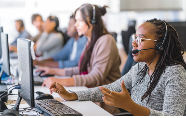 Read more about the article Benefits of Outsourcing Customer Call Handling 
